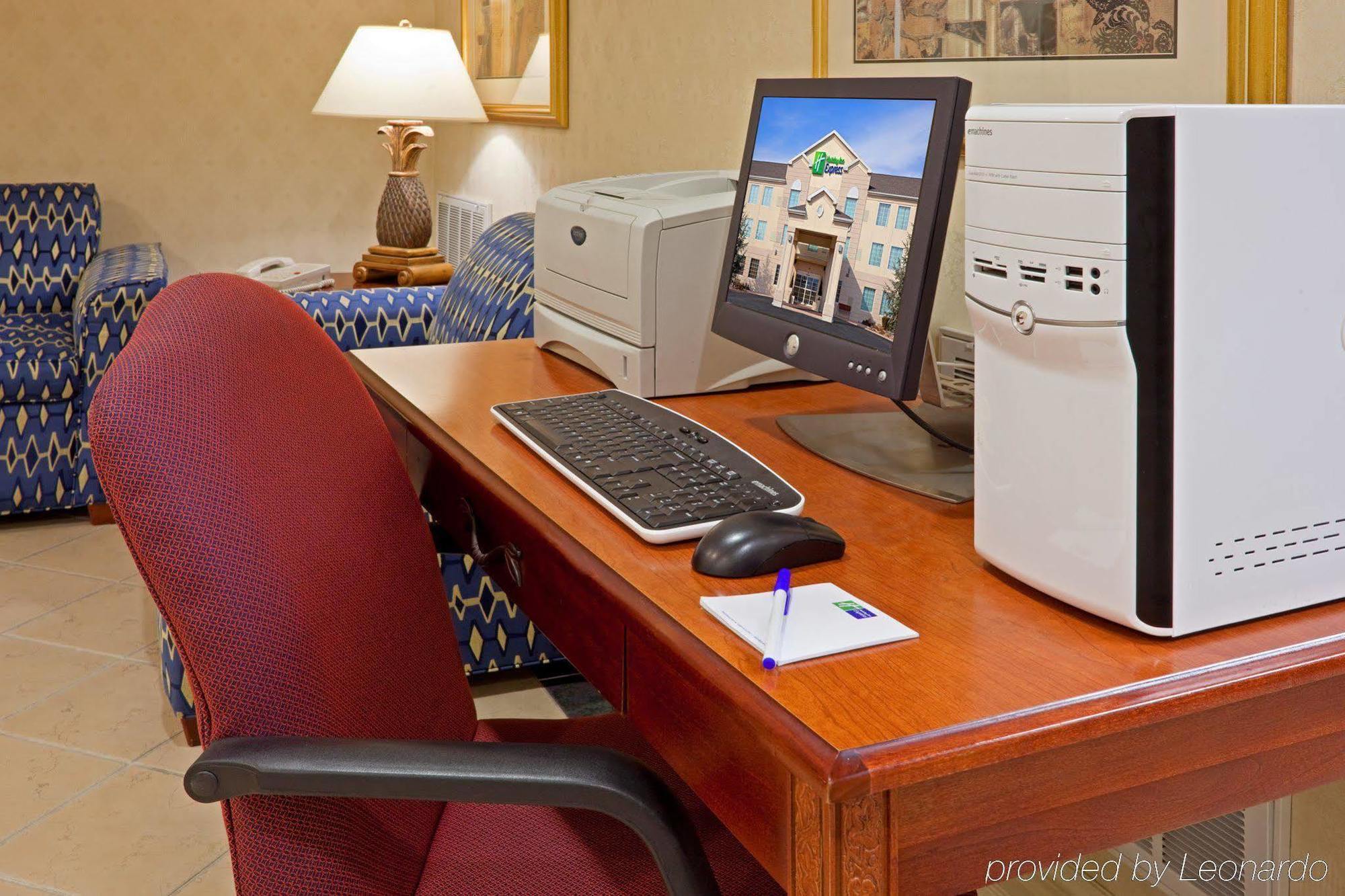 Holiday Inn Express Hotel & Suites Reading By Ihg Exterior foto